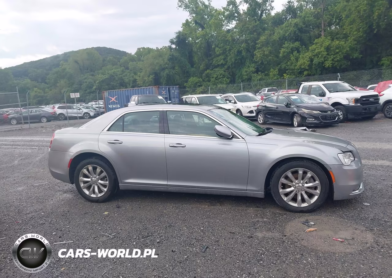 2016 Chrysler 300 Limited VIN:2C3CCARG2GH190940 - 14