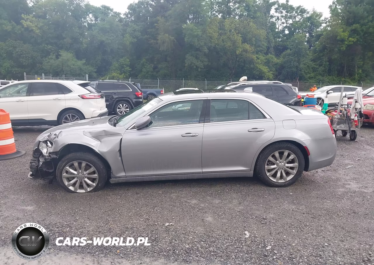 2016 Chrysler 300 Limited VIN:2C3CCARG2GH190940 - 15