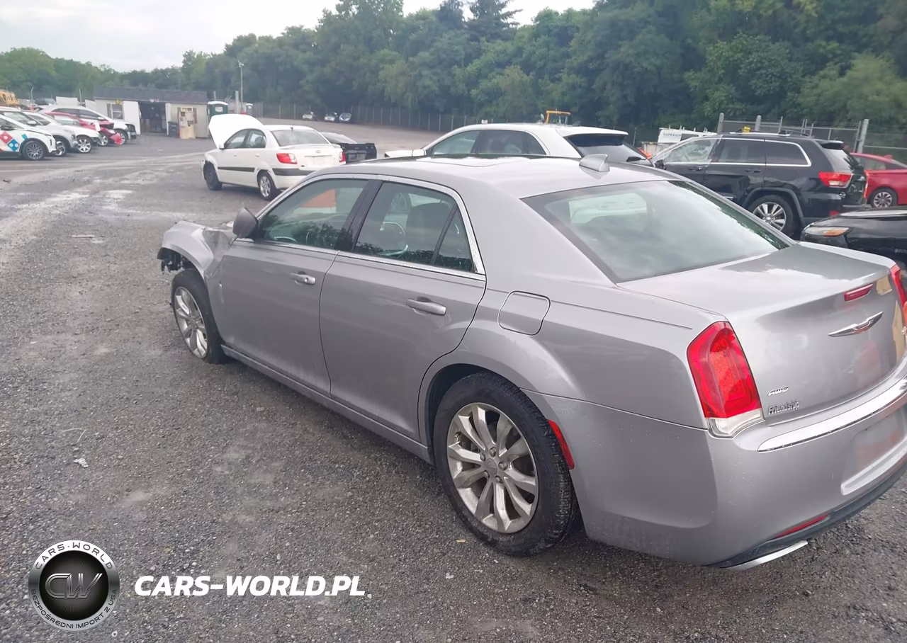 2016 Chrysler 300 Limited VIN:2C3CCARG2GH190940 - 3