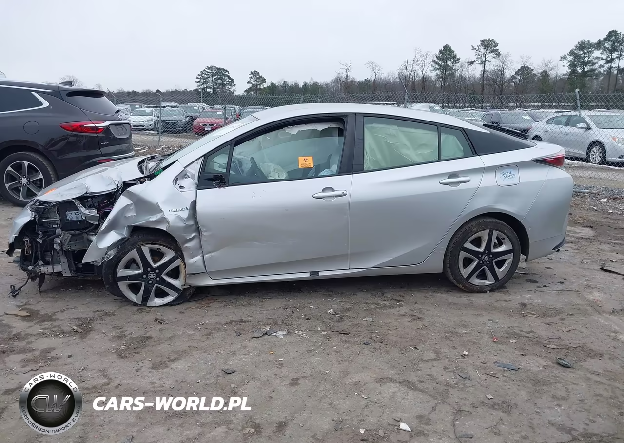 2018 Toyota Prius Four Touring VIN:JTDKARFU2J3548957 - 13