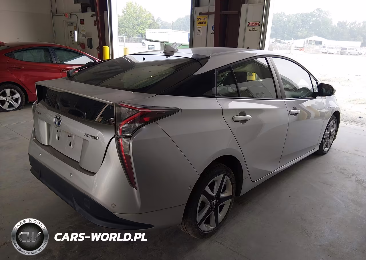 2018 Toyota Prius Four Touring VIN:JTDKARFU2J3548957 - 4