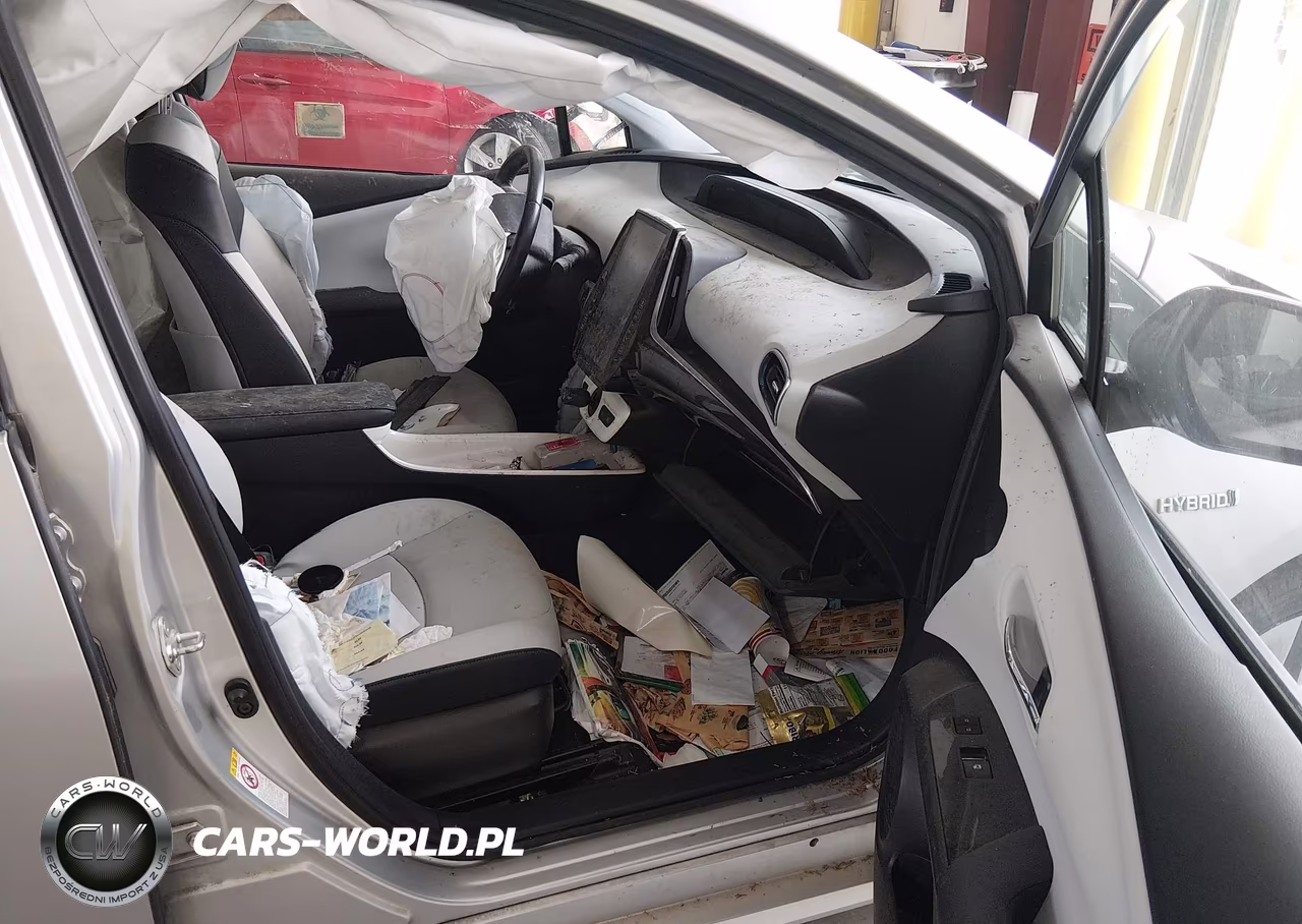 2018 Toyota Prius Four Touring VIN:JTDKARFU2J3548957 - 5