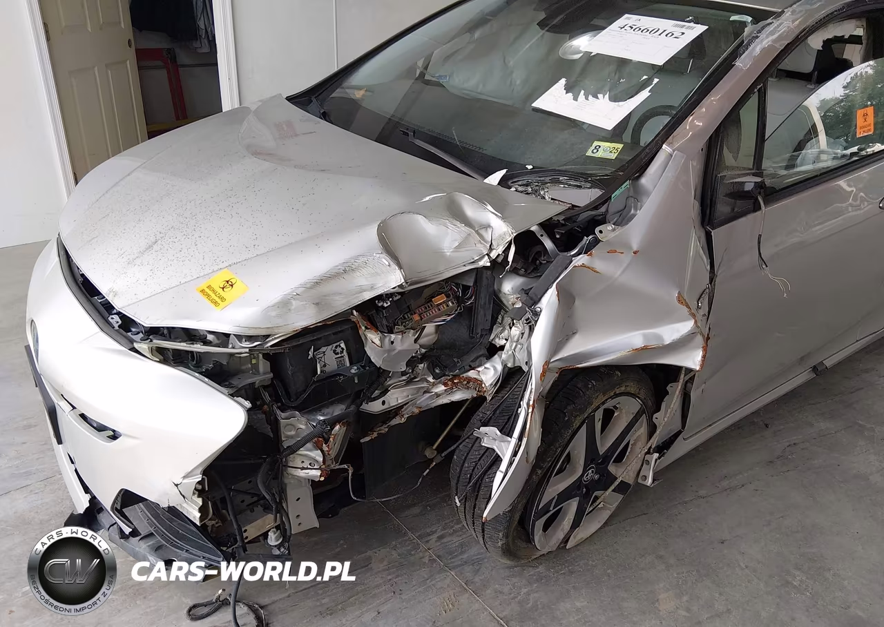 2018 Toyota Prius Four Touring VIN:JTDKARFU2J3548957 - 6