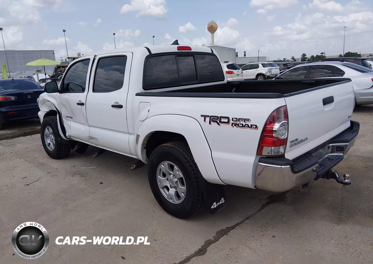 2015 Toyota Tacoma Base V6 VIN:5TFLU4EN4FX132997 - 3