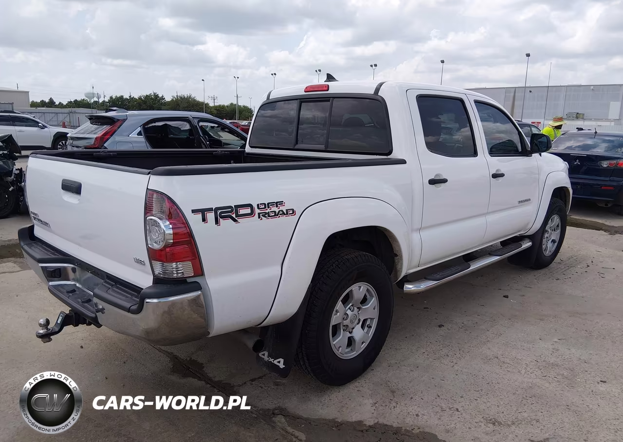 2015 Toyota Tacoma Base V6 VIN:5TFLU4EN4FX132997 - 4