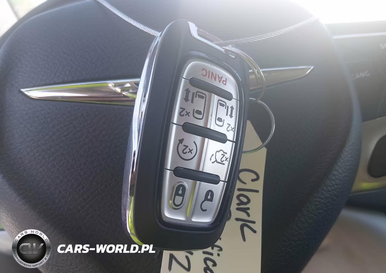 2019 Chrysler Pacifica Touring L Plus VIN:2C4RC1EG9KR610286 - 11