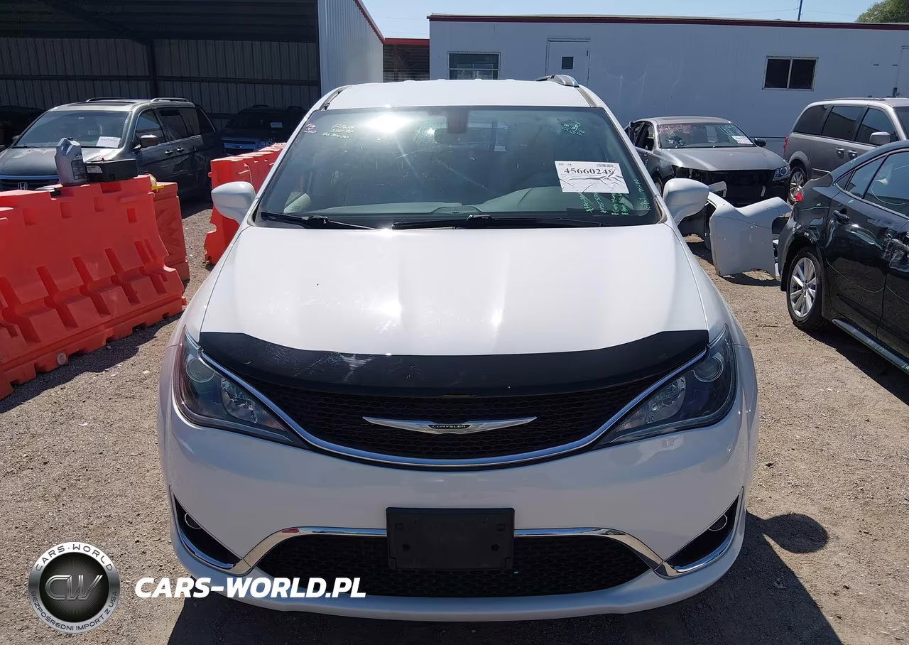 2019 Chrysler Pacifica Touring L Plus VIN:2C4RC1EG9KR610286 - 13