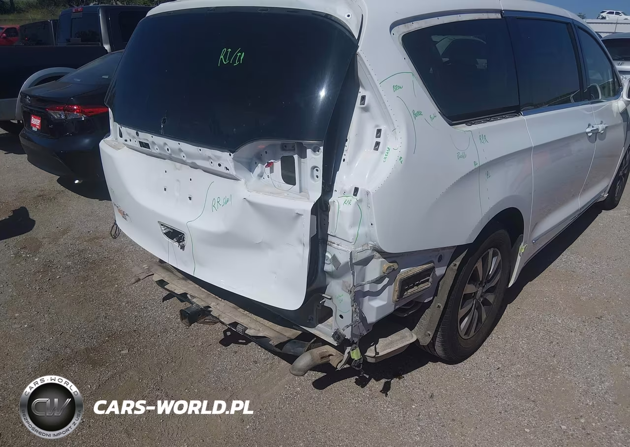 2019 Chrysler Pacifica Touring L Plus VIN:2C4RC1EG9KR610286 - 19