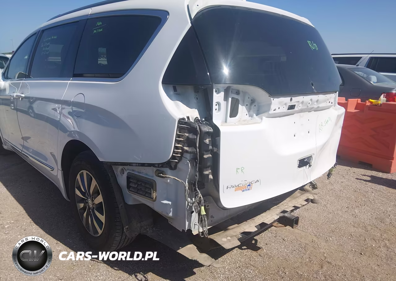 2019 Chrysler Pacifica Touring L Plus VIN:2C4RC1EG9KR610286 - 6