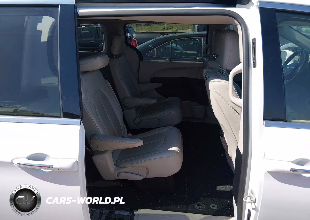 2019 Chrysler Pacifica Touring L Plus VIN:2C4RC1EG9KR610286 - 8