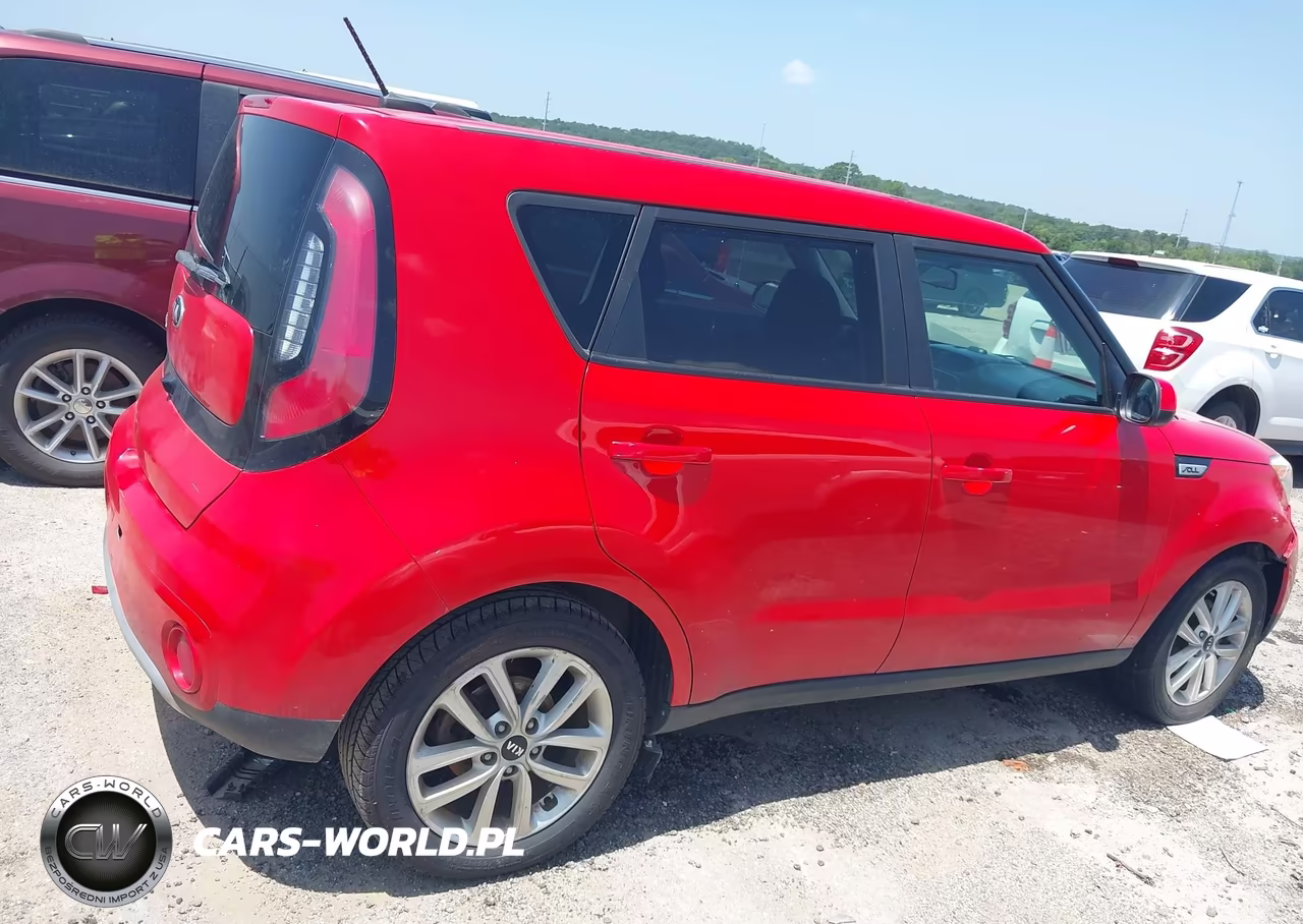 2018 Kia Soul + VIN:KNDJP3A50J7622196 - 13