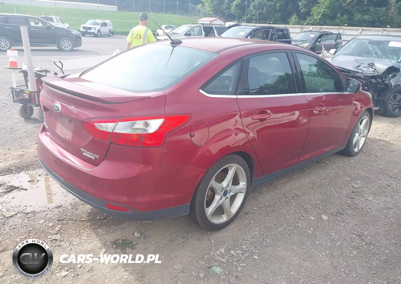 2013 Ford Focus Titanium VIN:1FADP3J25DL369378 - 4