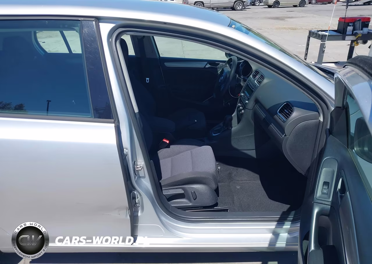 2013 Volkswagen Golf 2.5L 4-Door VIN:WVWDB7AJ2DW130506 - 5