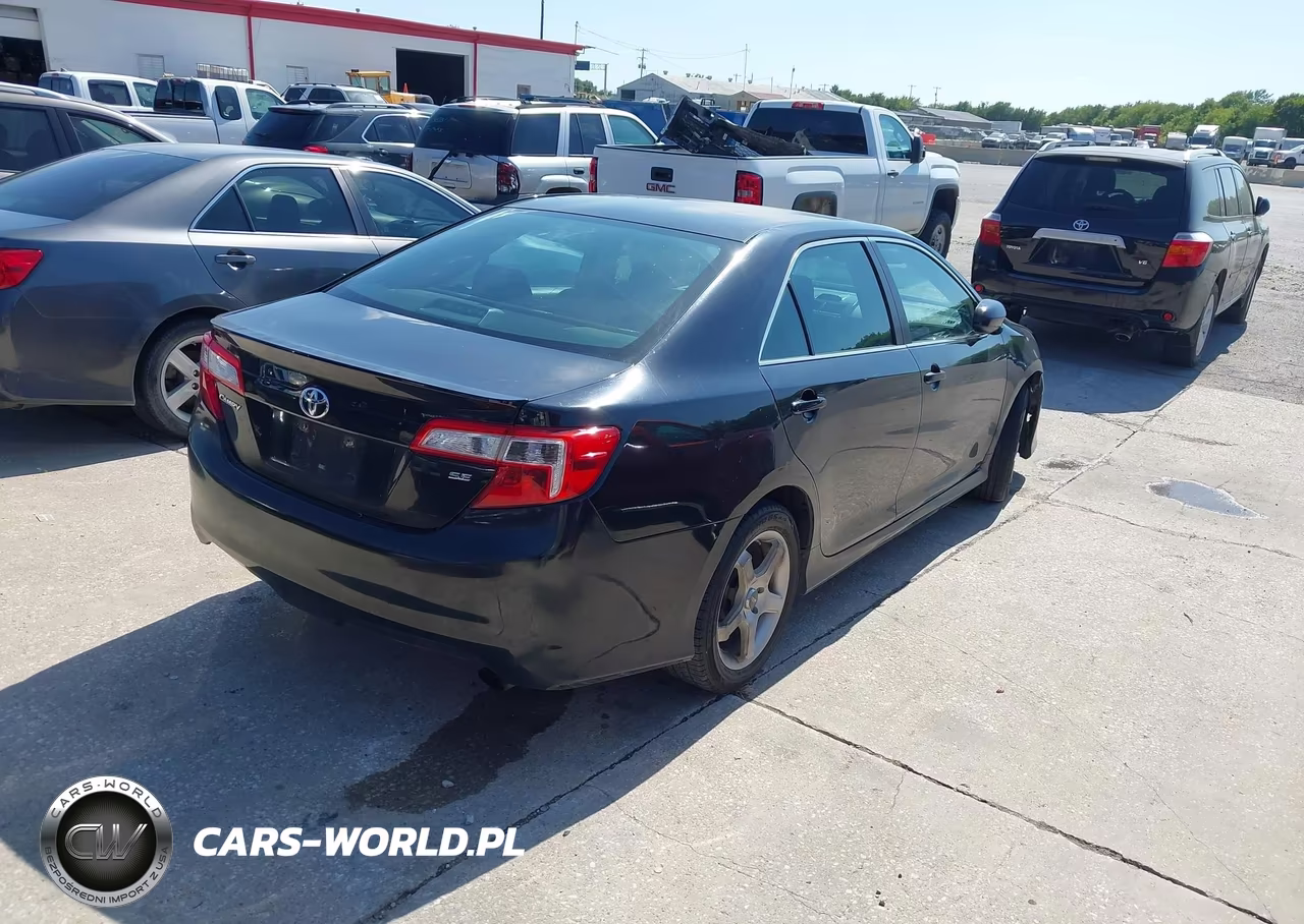 2014 Toyota Camry Se VIN:4T1BF1FK5EU411797 - 4