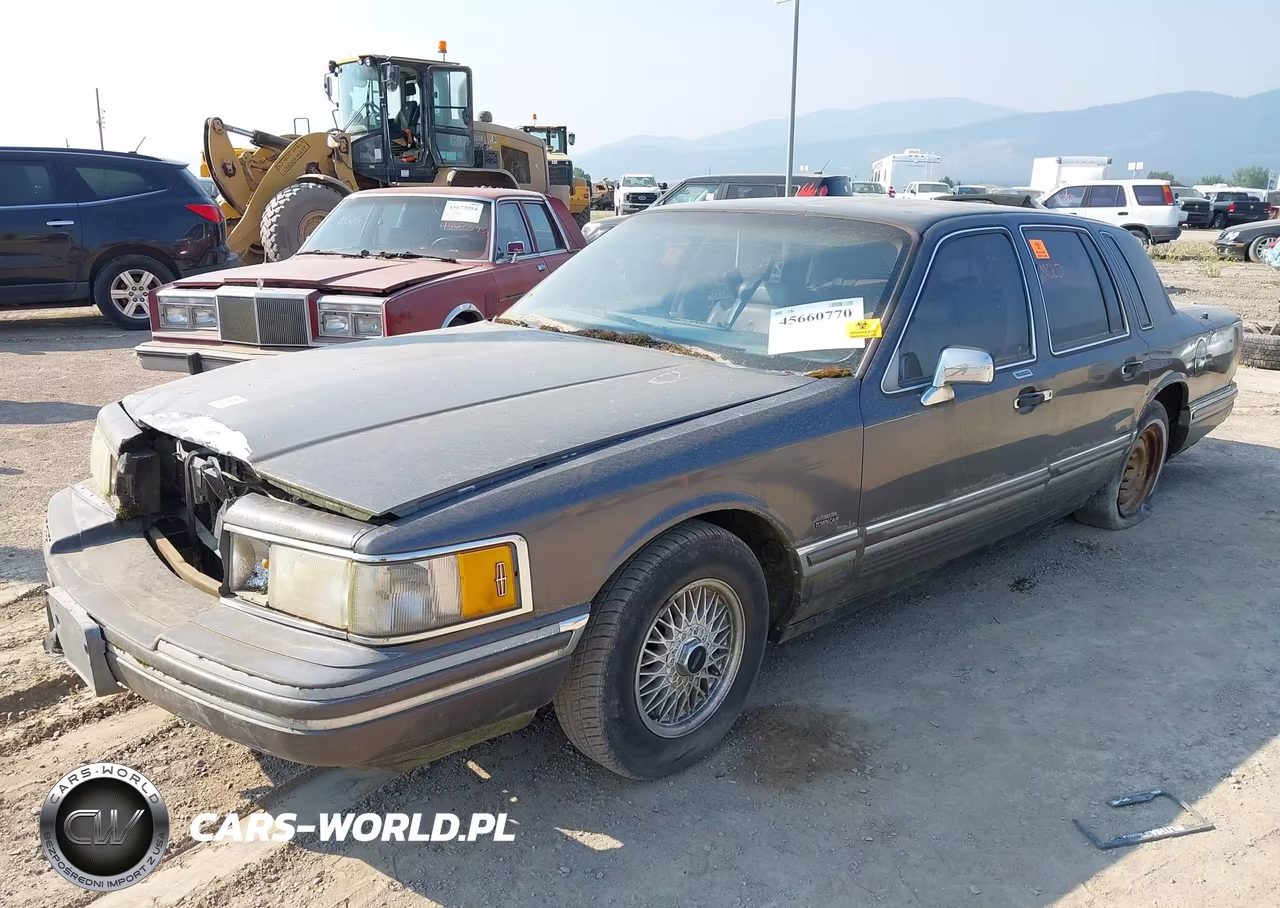 1992 Lincoln Town Car Executive VIN:1LNLM81W4NY638727 - 2