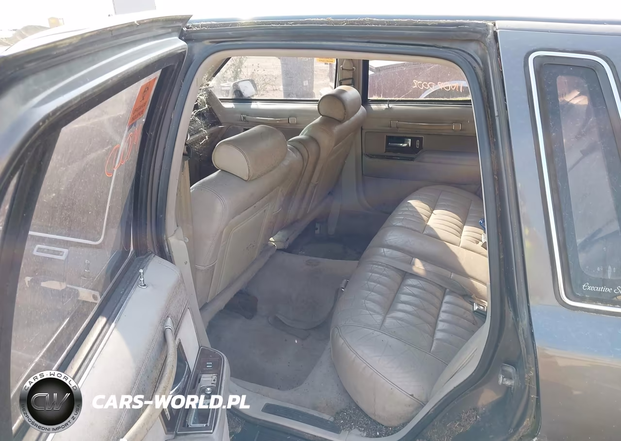 1992 Lincoln Town Car Executive VIN:1LNLM81W4NY638727 - 8