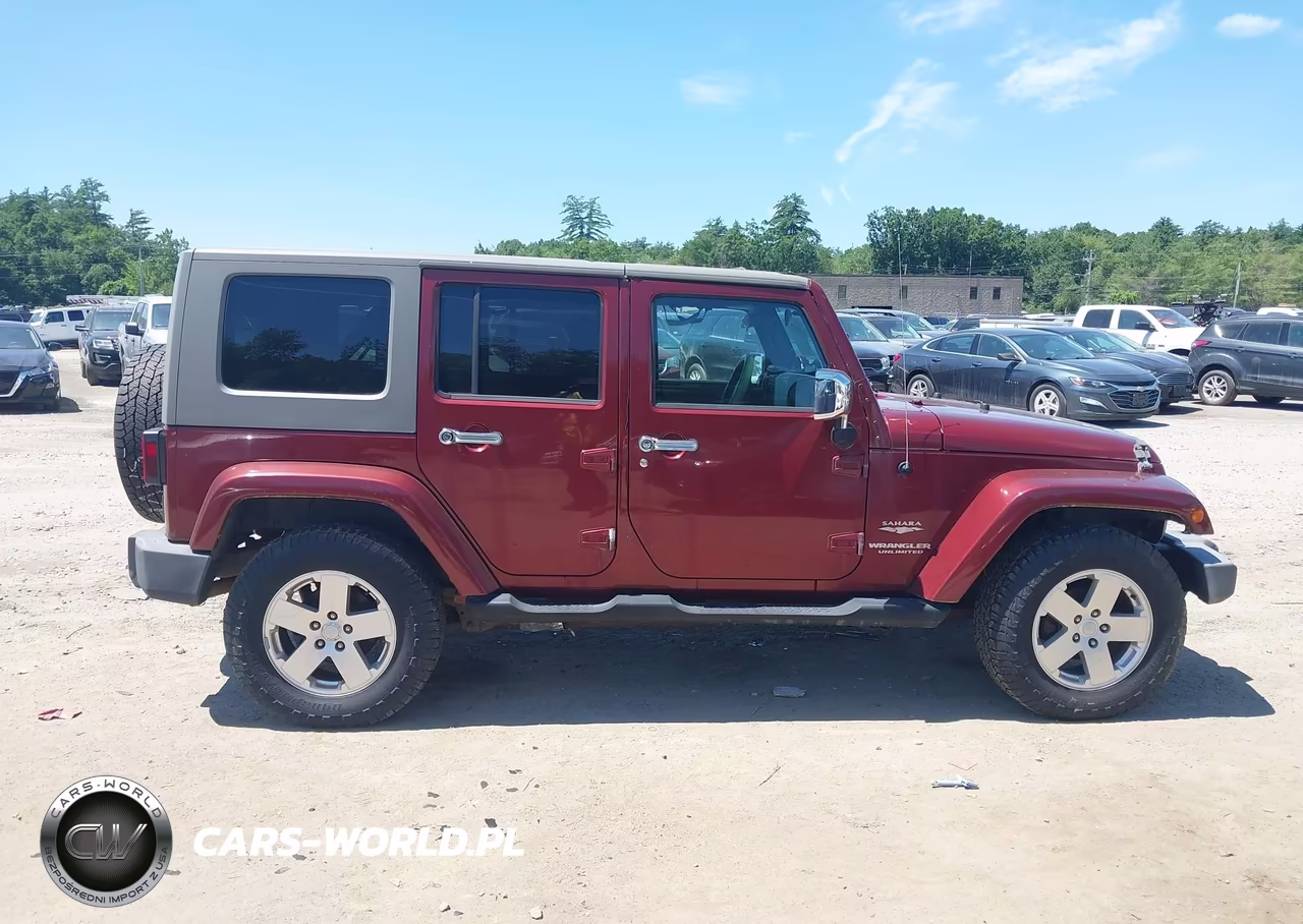 2007 Jeep Wrangler Unlimited Sahara VIN:1J4GA59157L121212 - 13