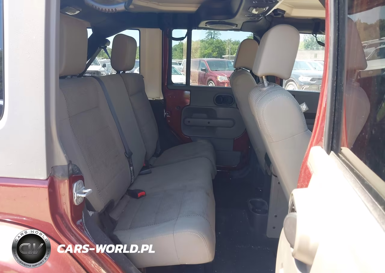 2007 Jeep Wrangler Unlimited Sahara VIN:1J4GA59157L121212 - 8
