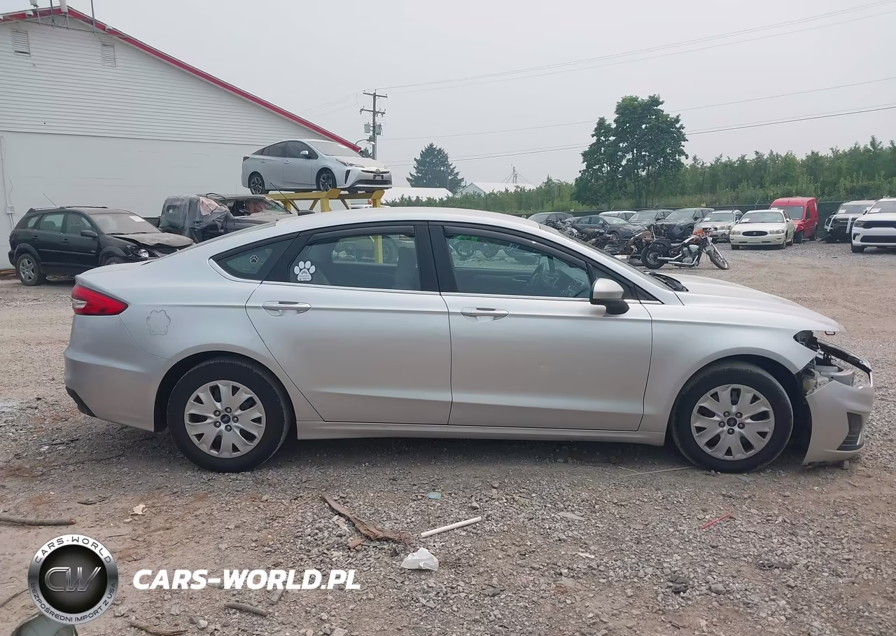 2019 Ford Fusion S VIN:3FA6P0G75KR245507 - 13