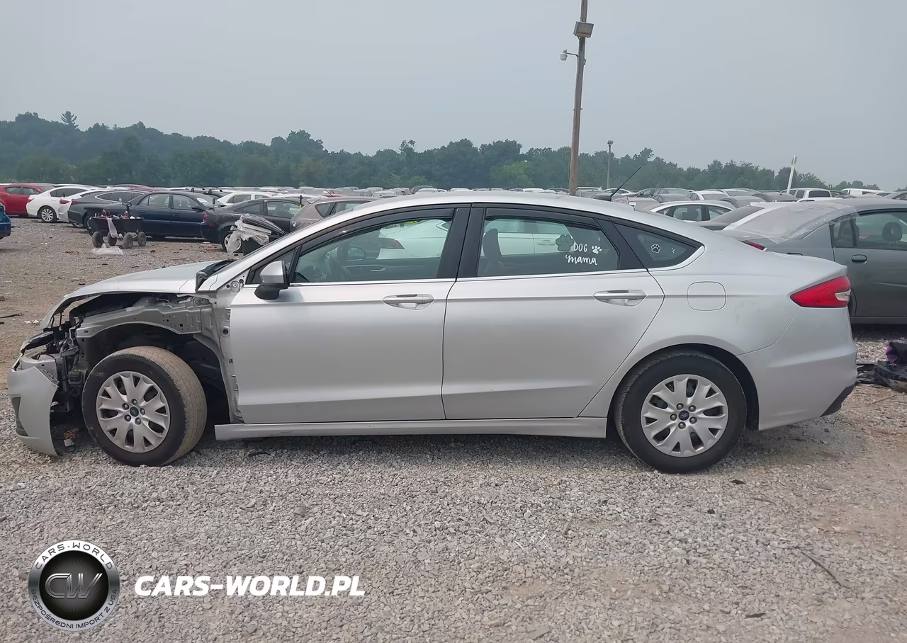 2019 Ford Fusion S VIN:3FA6P0G75KR245507 - 14