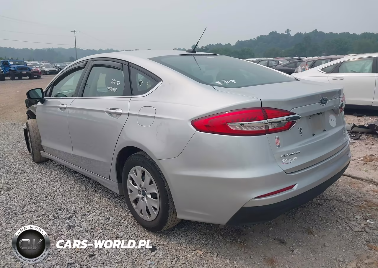 2019 Ford Fusion S VIN:3FA6P0G75KR245507 - 3