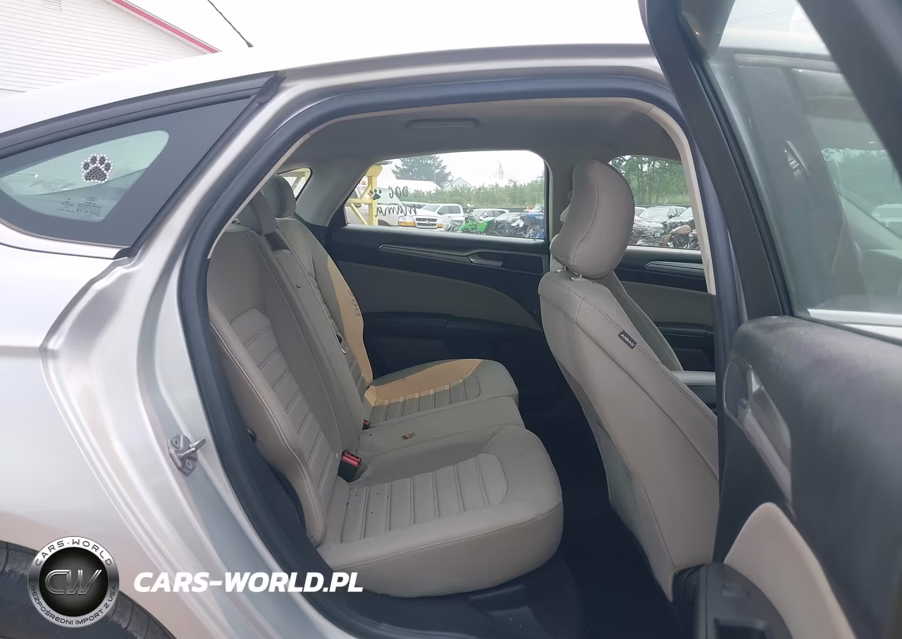 2019 Ford Fusion S VIN:3FA6P0G75KR245507 - 8