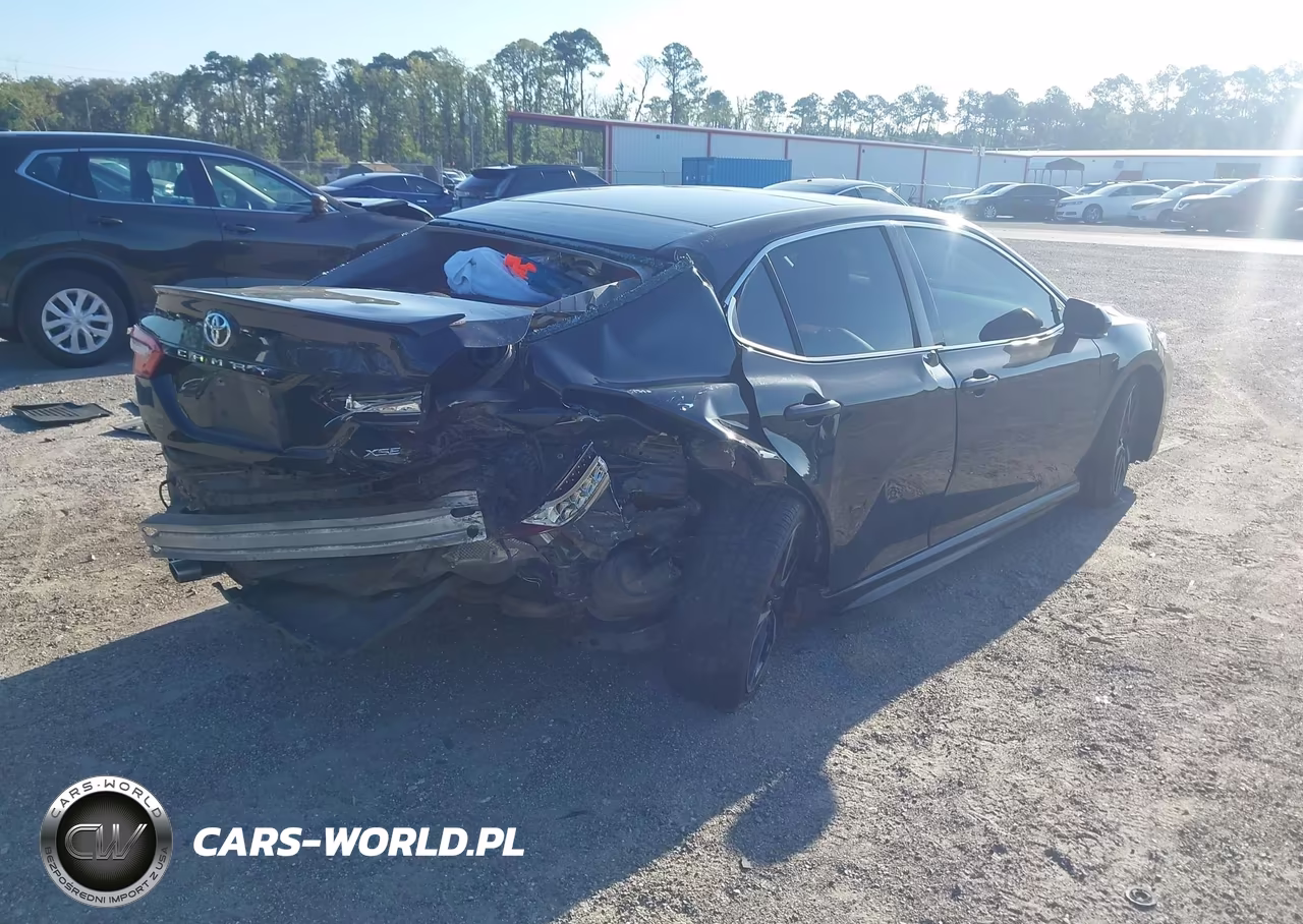 2018 Toyota Camry Xse VIN:4T1B61HK1JU050463 - 4