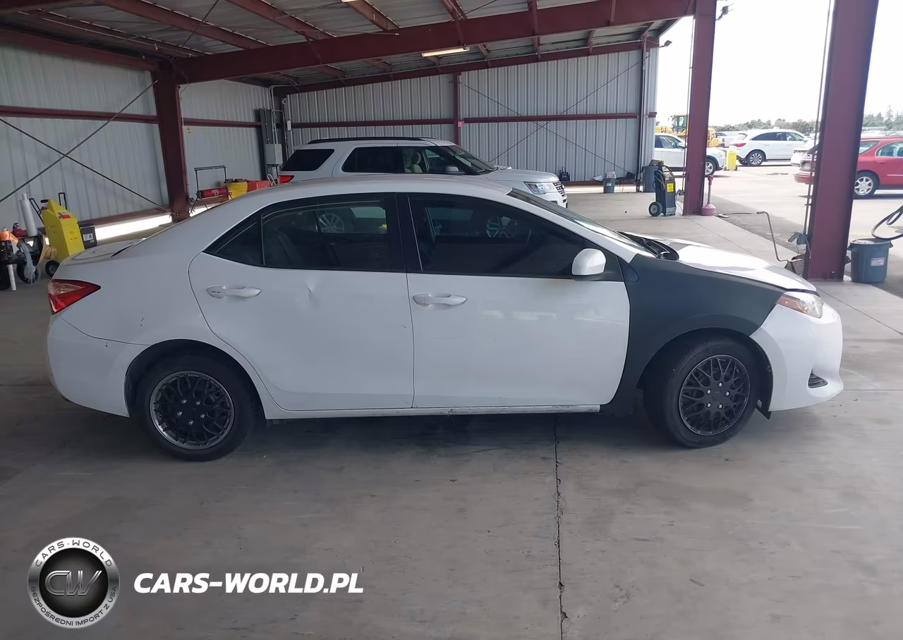 2018 Toyota Corolla Le VIN:2T1BURHE7JC986751 - 13