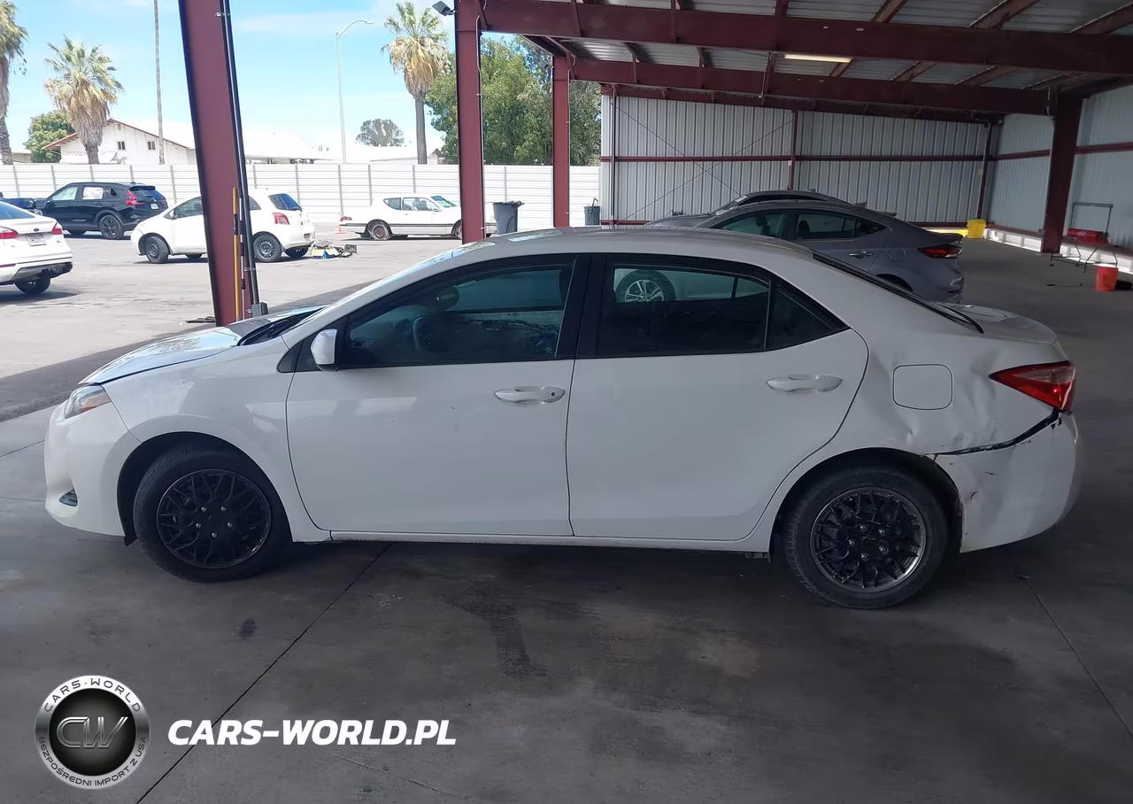 2018 Toyota Corolla Le VIN:2T1BURHE7JC986751 - 14