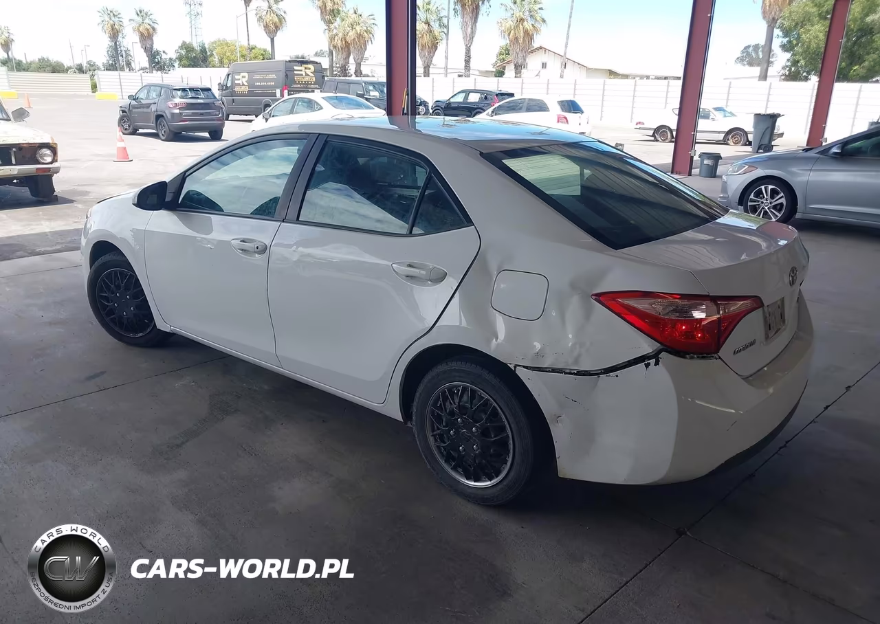 2018 Toyota Corolla Le VIN:2T1BURHE7JC986751 - 3