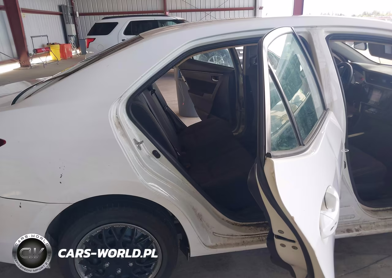 2018 Toyota Corolla Le VIN:2T1BURHE7JC986751 - 5