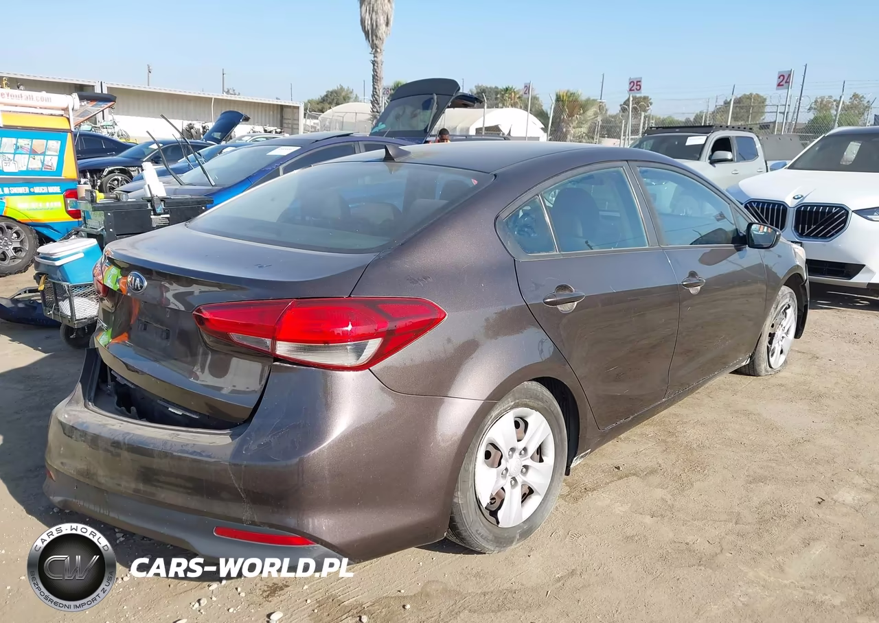 2017 Kia Forte Lx VIN:3KPFL4A78HE074550 - 4