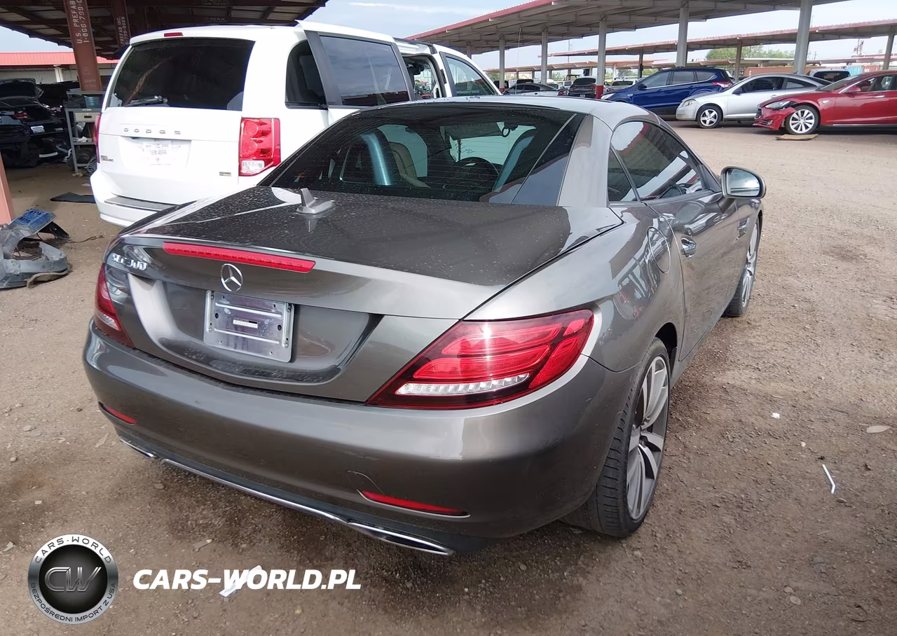 2018 Mercedes-Benz Slc 300 VIN:WDDPK3JA8JF150704 - 4