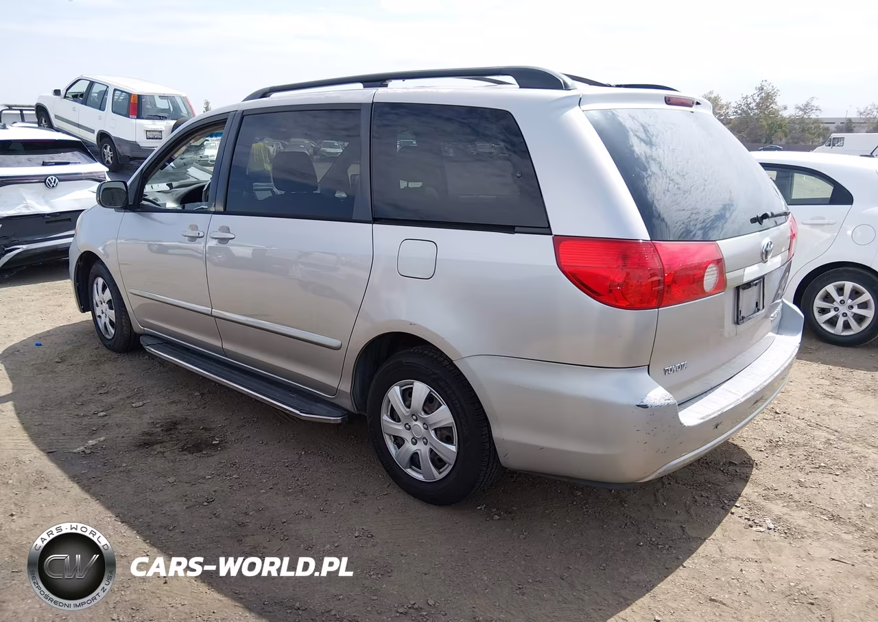 2010 Toyota Sienna Le VIN:5TDKK4CC7AS308975 - 3