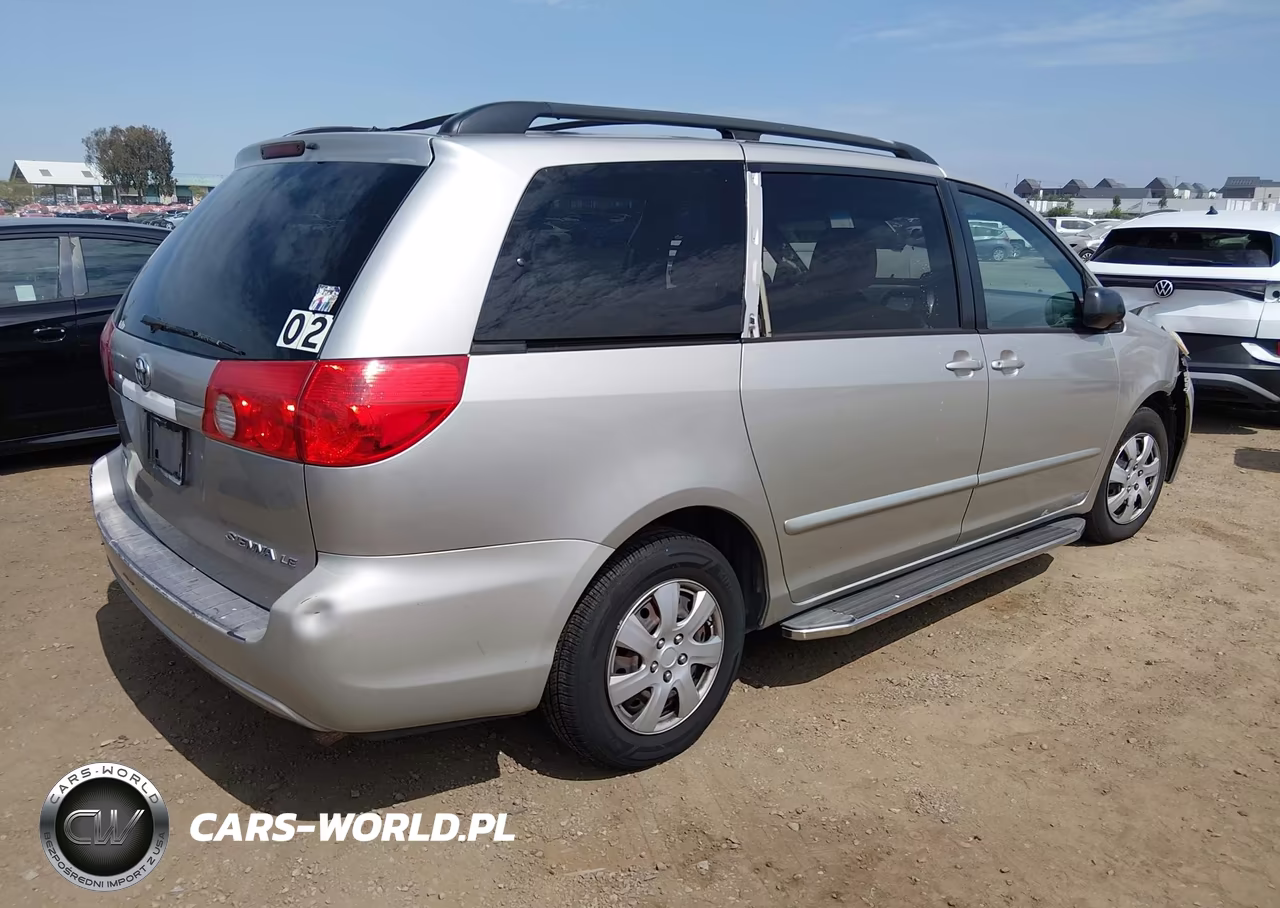 2010 Toyota Sienna Le VIN:5TDKK4CC7AS308975 - 4