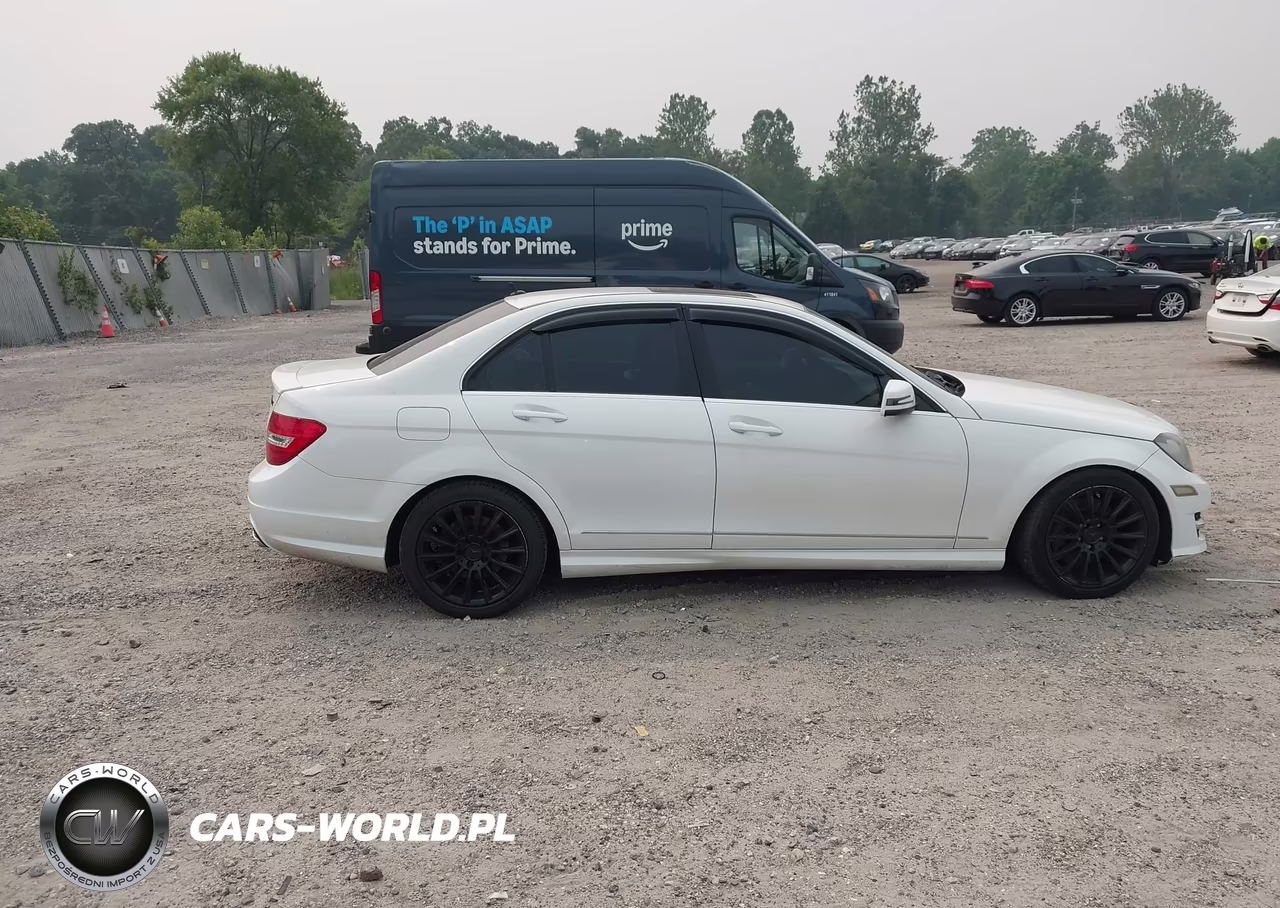 2013 Mercedes-Benz C 300 Sport 4Matic VIN:WDDGF8AB9DA819963 - 13