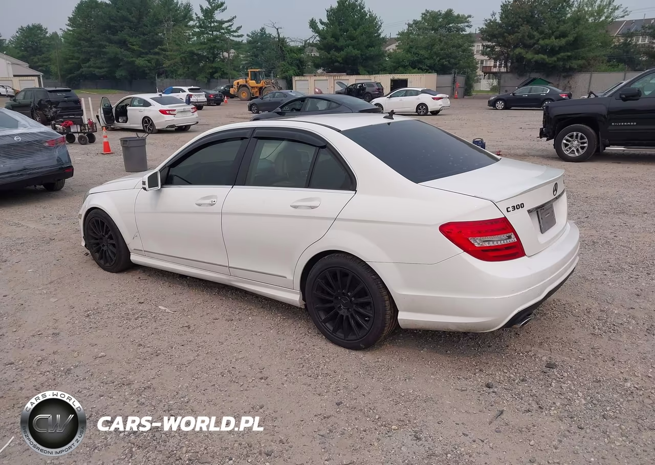 2013 Mercedes-Benz C 300 Sport 4Matic VIN:WDDGF8AB9DA819963 - 3