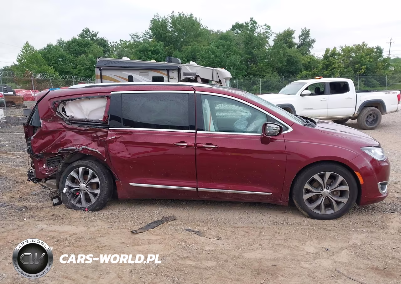 2017 Chrysler Pacifica Limited VIN:2C4RC1GG0HR633400 - 13