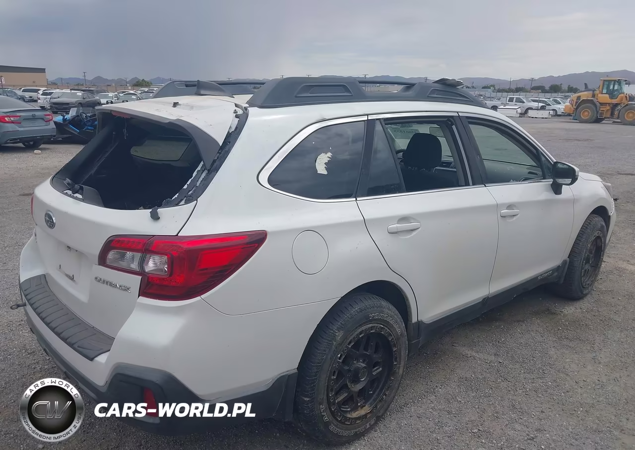 2018 Subaru Outback 2.5I Premium VIN:4S4BSAHC9J3264353 - 4