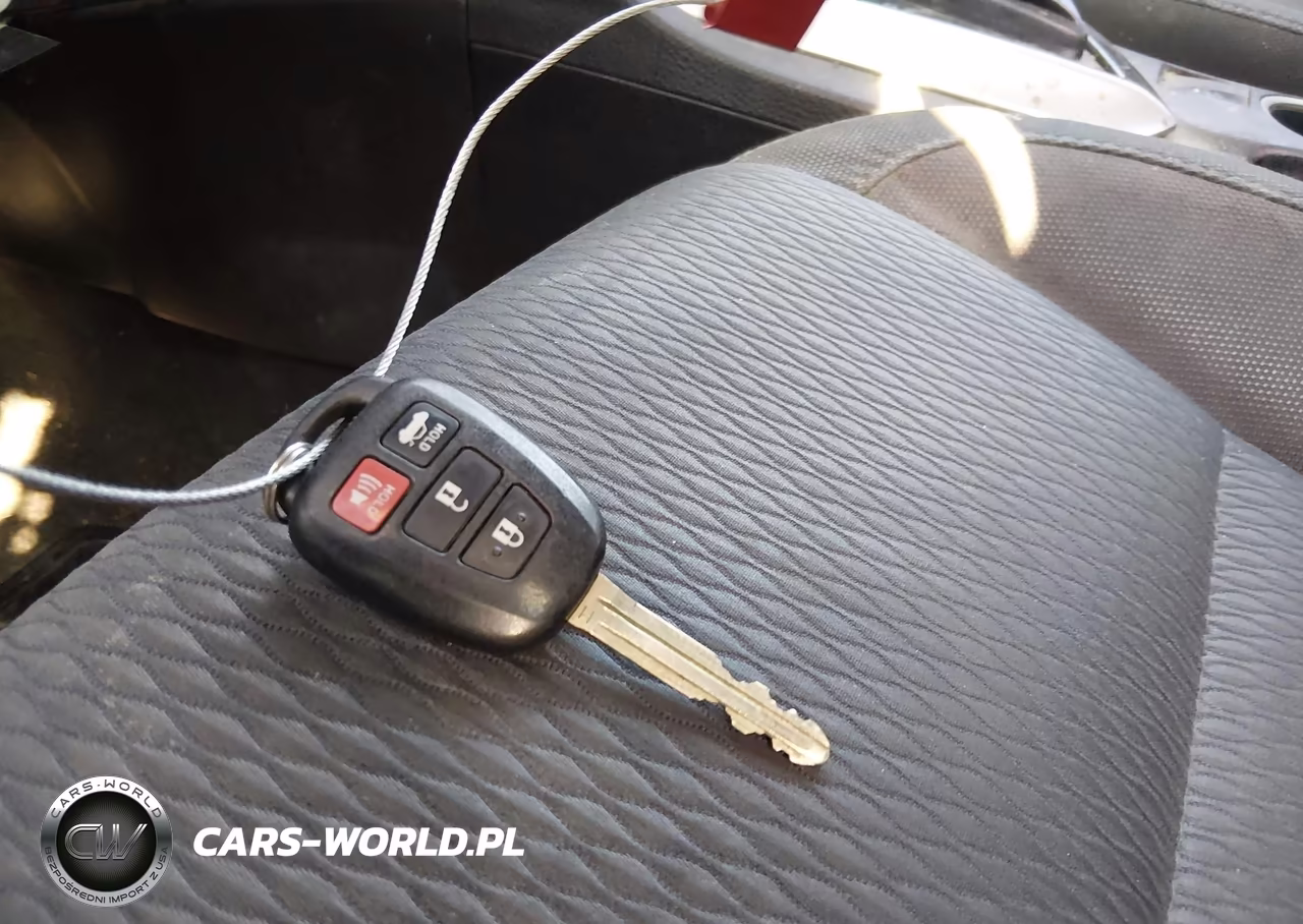 2017 Toyota Corolla Le VIN:5YFBURHE4HP631109 - 11