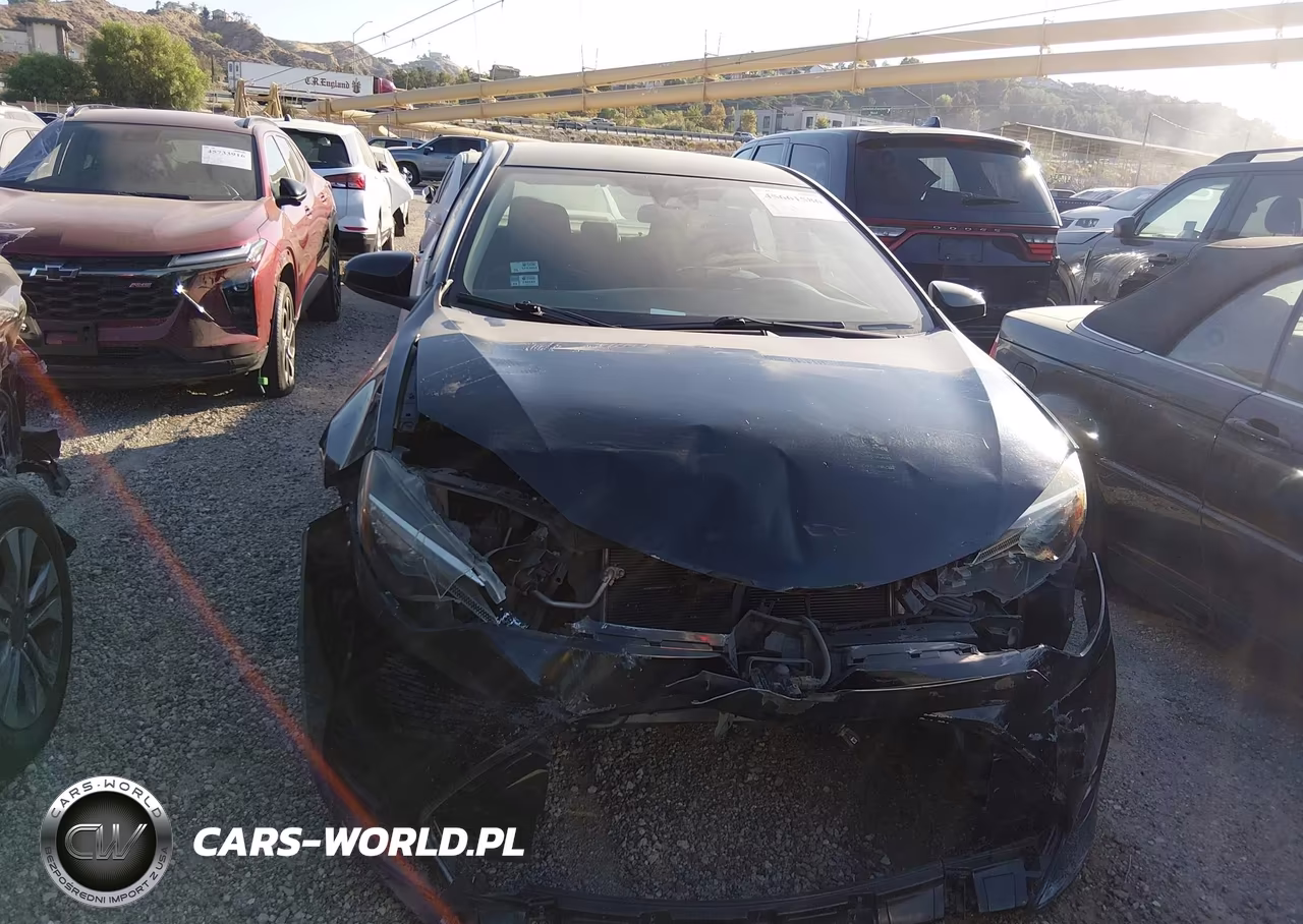 2017 Toyota Corolla Le VIN:5YFBURHE4HP631109 - 12