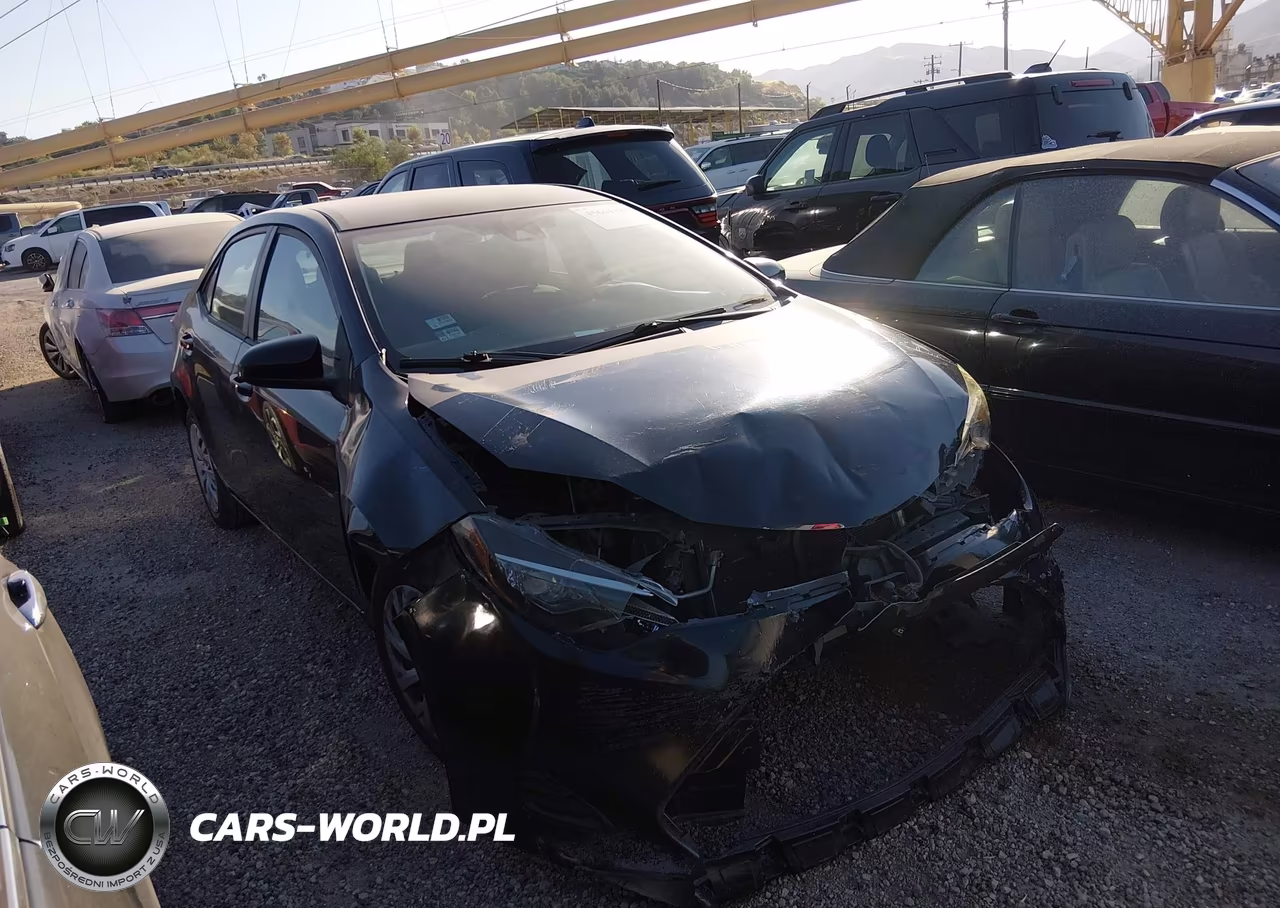 2017 Toyota Corolla Le VIN:5YFBURHE4HP631109 - 13