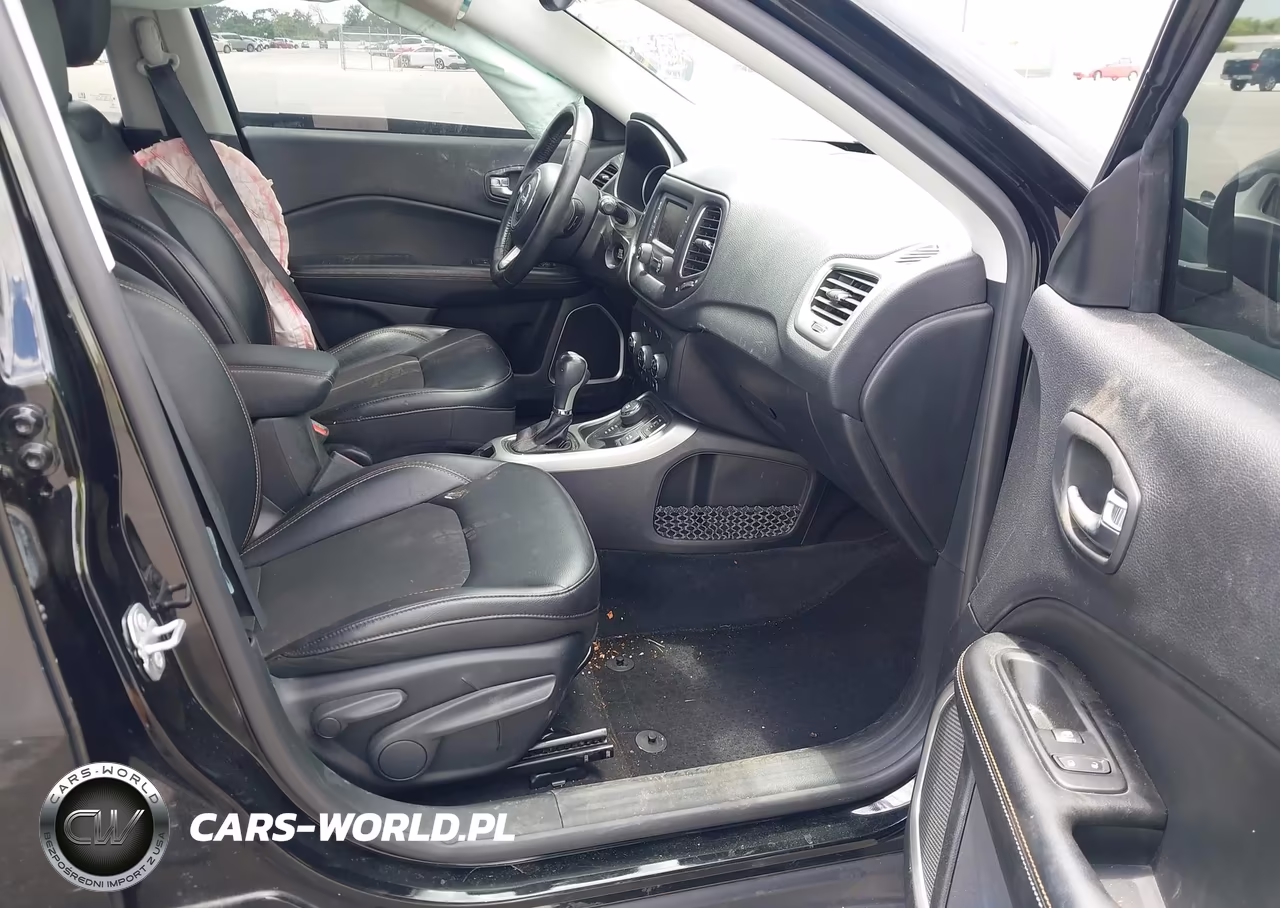 2018 Jeep Compass Latitude 4X4 VIN:3C4NJDBB6JT413912 - 5