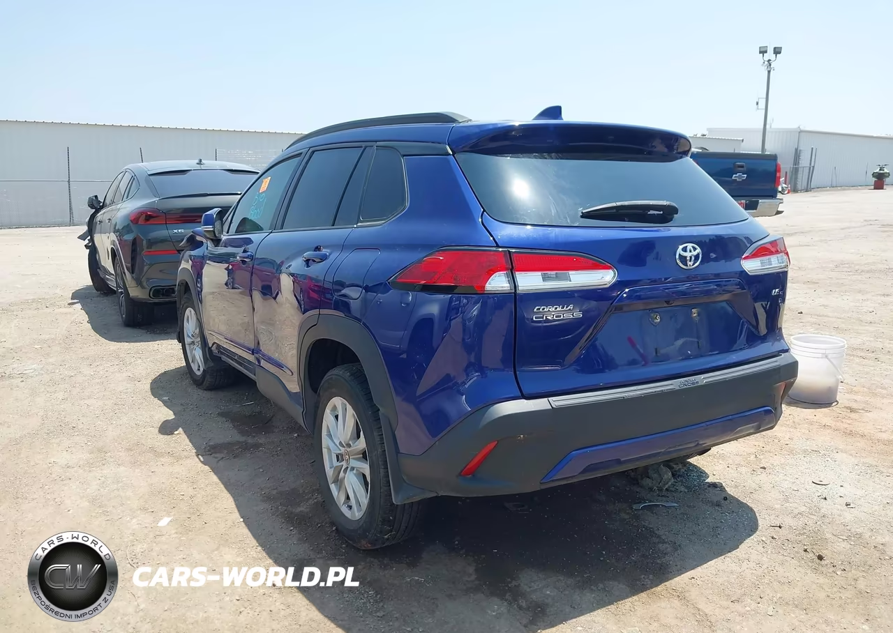 2022 Toyota Corolla Cross Le VIN:7MUCAAAG9NV027364 - 3