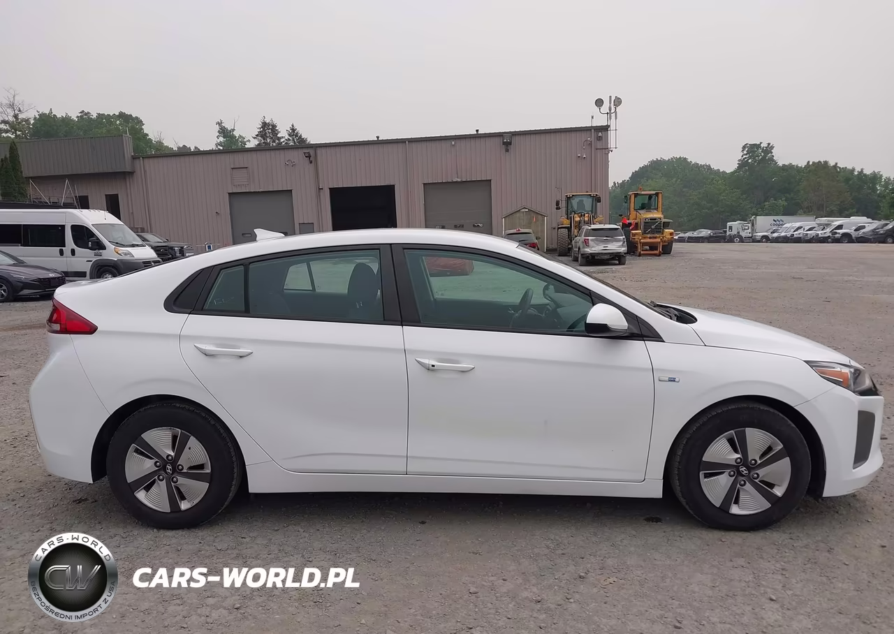 2018 Hyundai Ioniq Hybrid Blue VIN:KMHC65LC4JU075837 - 18