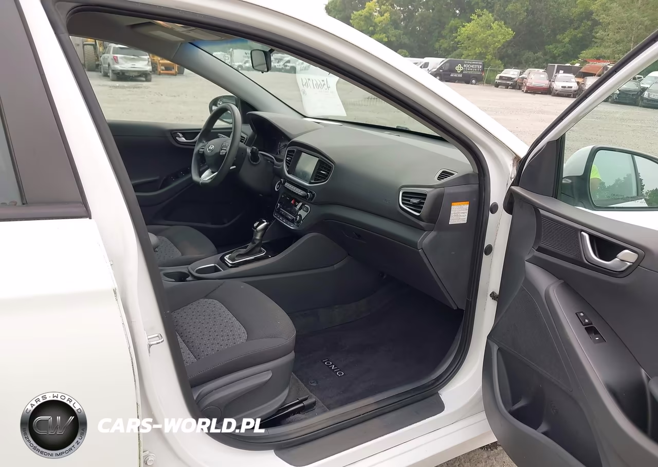 2018 Hyundai Ioniq Hybrid Blue VIN:KMHC65LC4JU075837 - 5