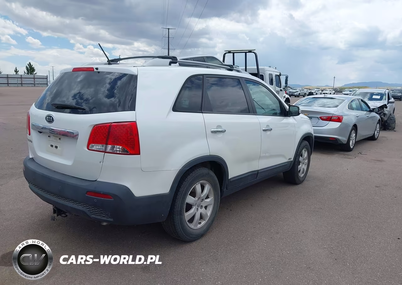 2012 Kia Sorento Lx VIN:5XYKTDA66CG255180 - 4