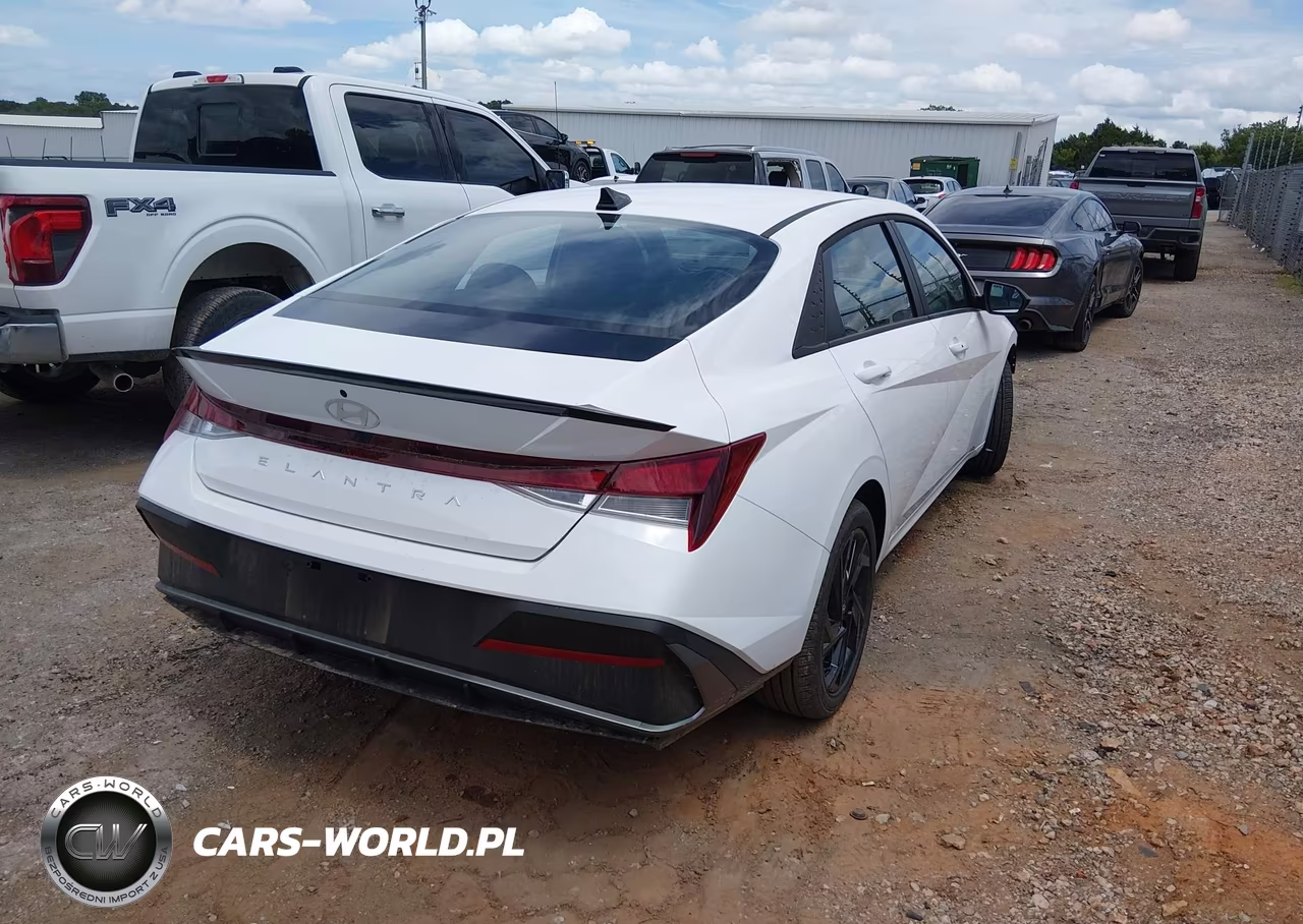 2026 Hyundai Elantra Sel Sport VIN:KMHLM4DG7TU238369 - 4