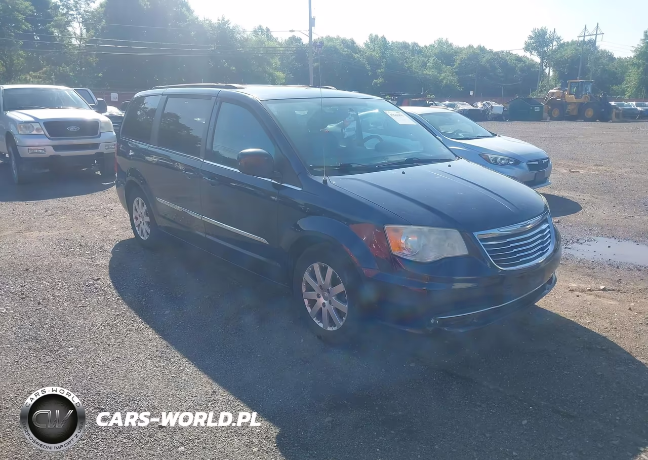 2013 Chrysler Town & Country Touring – zdjęcie 1 z 11