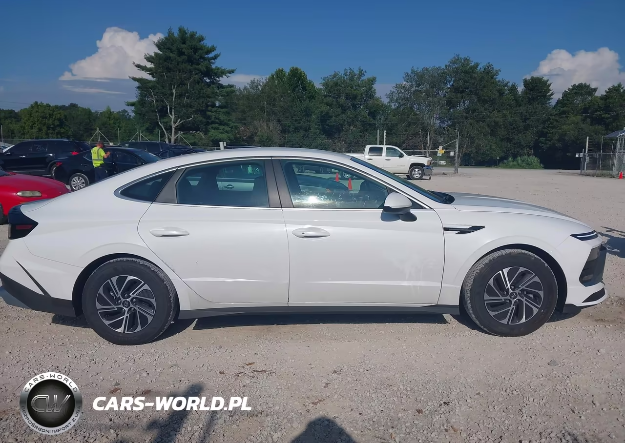 2026 Hyundai Sonata Hybrid Blue VIN:KMHL24JJ6TA168872 - 13